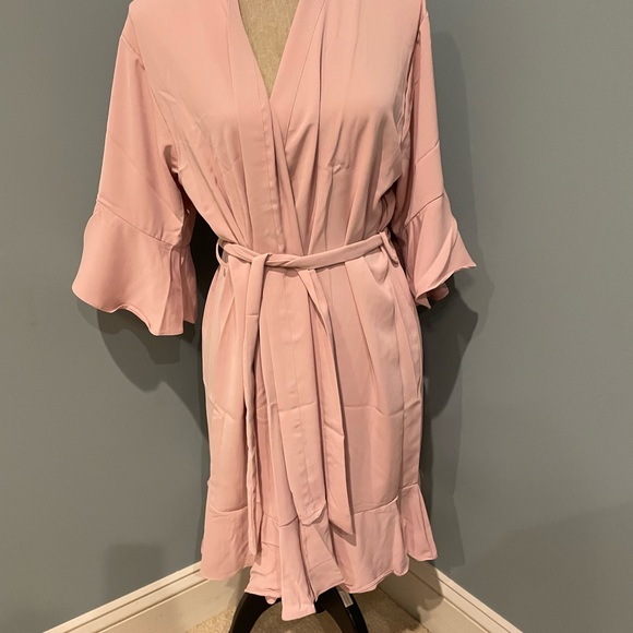 Pink Robe - Picture 1 of 4